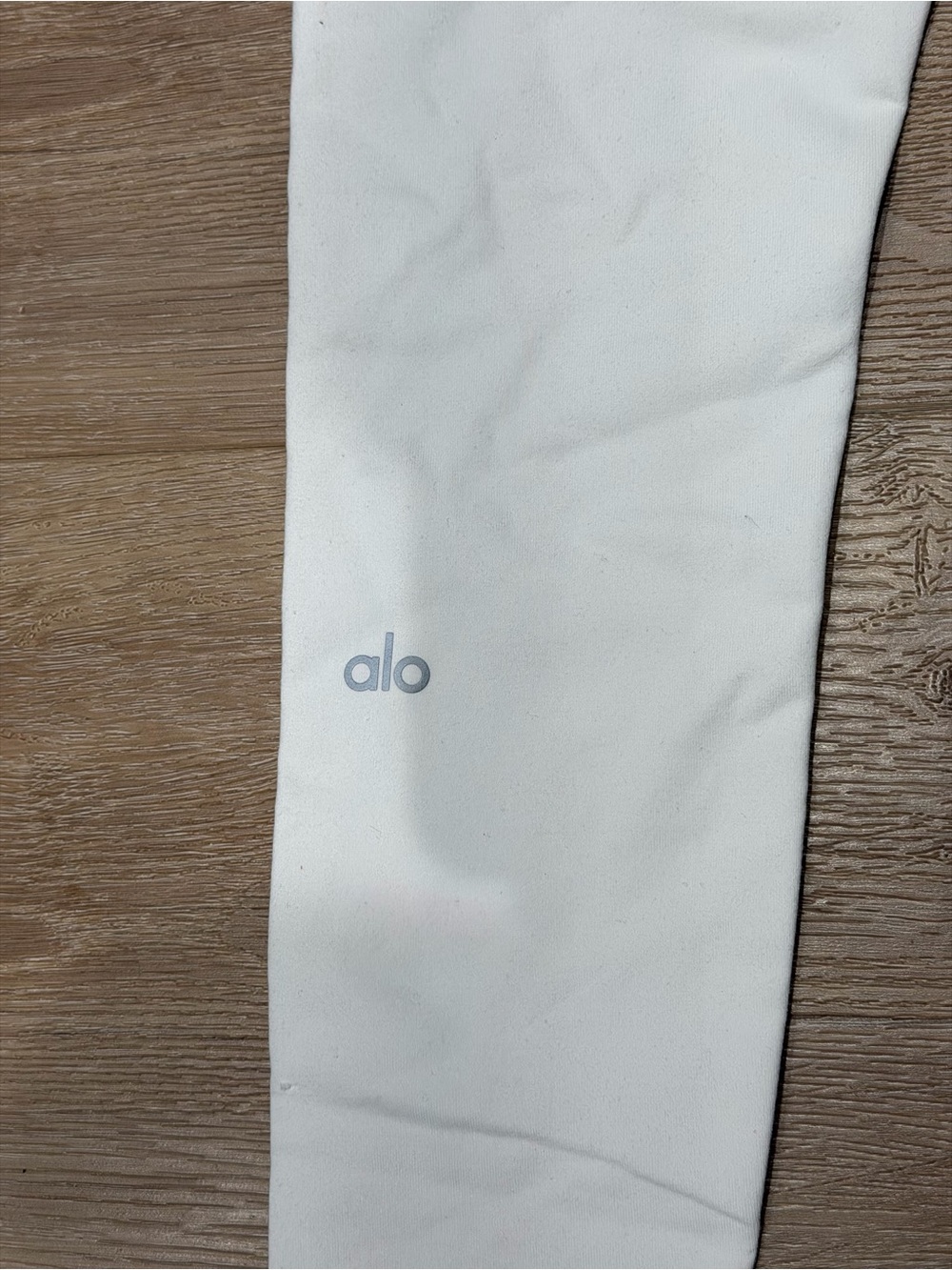 ALO Yoga 
High-Rise Leggings
Off White
Never-worn